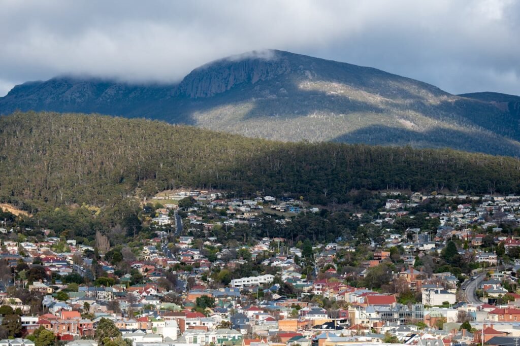 Top 5 Luxury Eco-Lodges in Tasmania for a Digital Detox